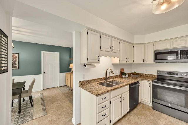 W62N352 Hanover AVENUE, Cedarburg, WI 53012
