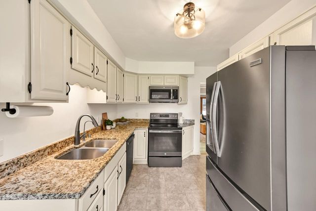 W62N352 Hanover AVENUE, Cedarburg, WI 53012
