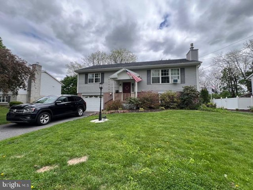 409 LYNN ST, Robesonia, PA 19551