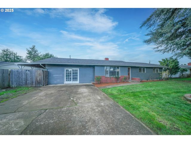 922 S 38TH St, Springfield, OR 97478