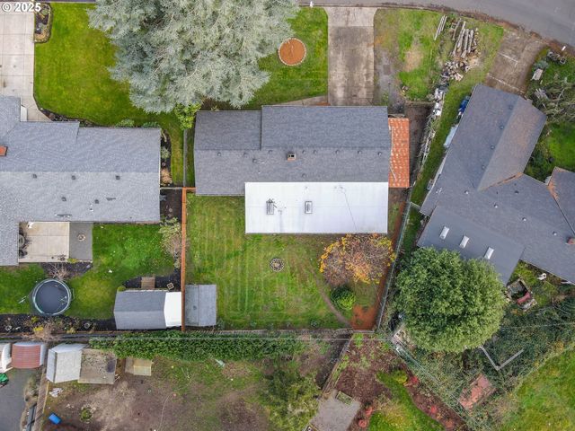 922 S 38TH St, Springfield, OR 97478