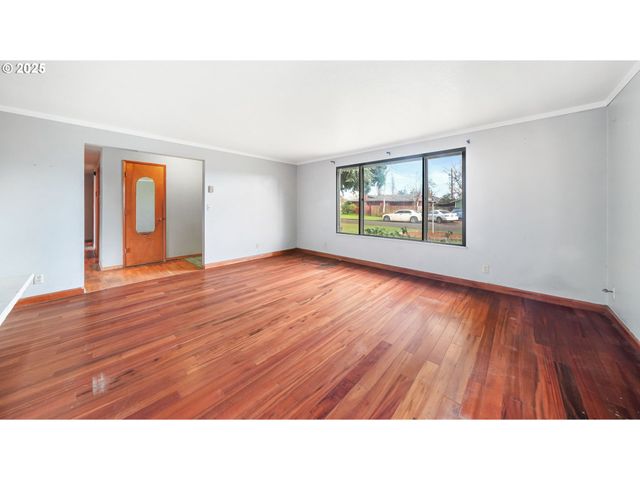 922 S 38TH St, Springfield, OR 97478