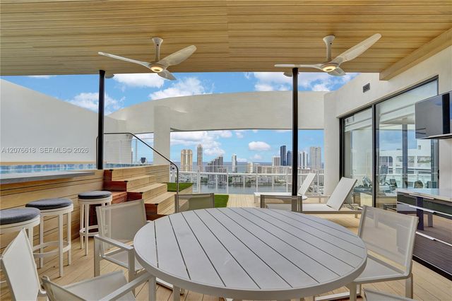 4000 Island Boulevard PH2, Aventura, FL 33160