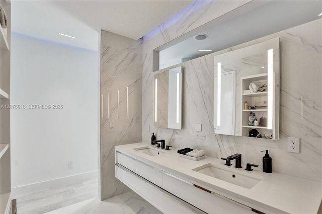4000 Island Boulevard PH2, Aventura, FL 33160