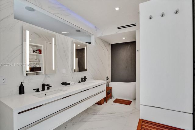 4000 Island Boulevard PH2, Aventura, FL 33160