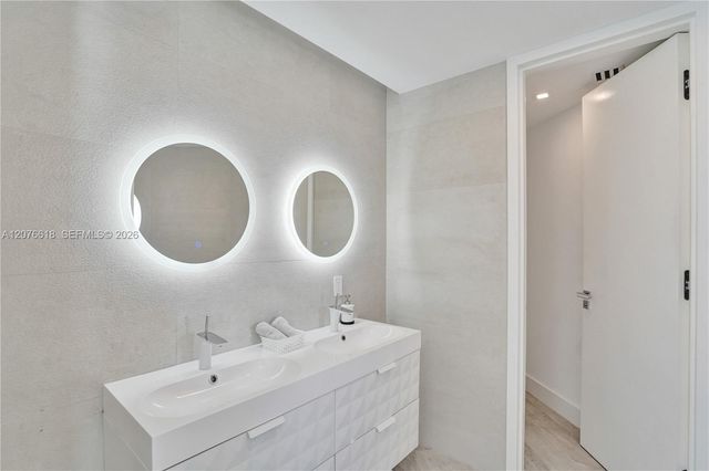 4000 Island Boulevard PH2, Aventura, FL 33160