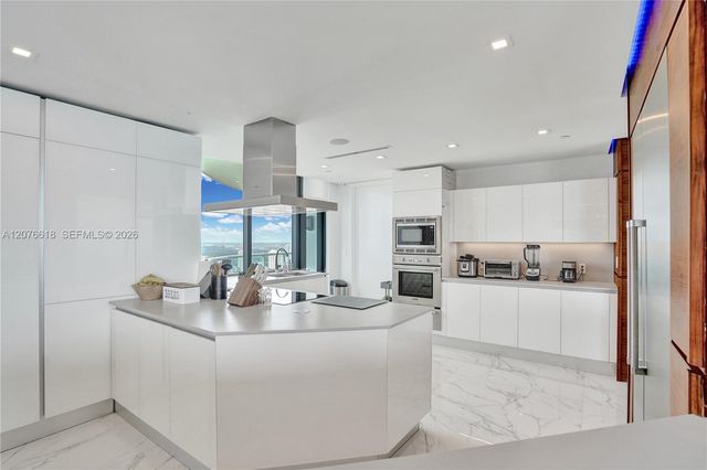 4000 Island Boulevard PH2, Aventura, FL 33160