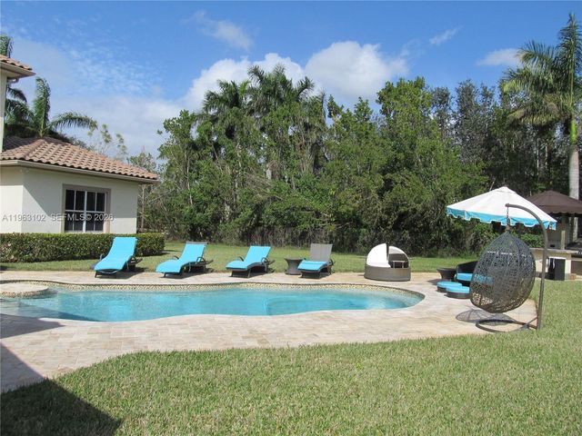 2750 E Jockey Cir E, Davie, FL 33330