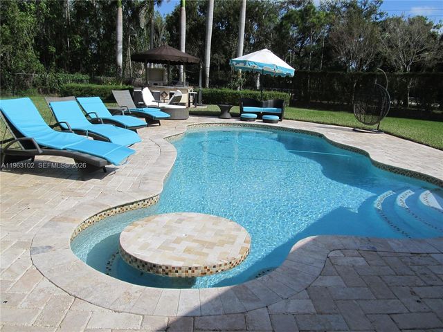 2750 E Jockey Cir E, Davie, FL 33330