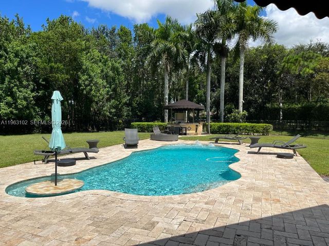 2750 E Jockey Cir E, Davie, FL 33330