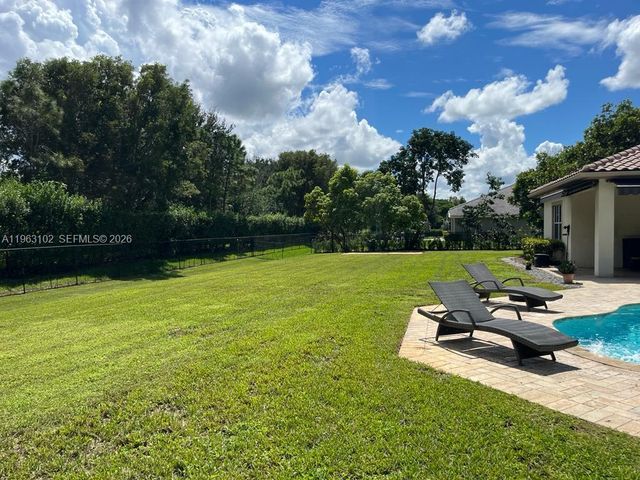 2750 E Jockey Cir E, Davie, FL 33330