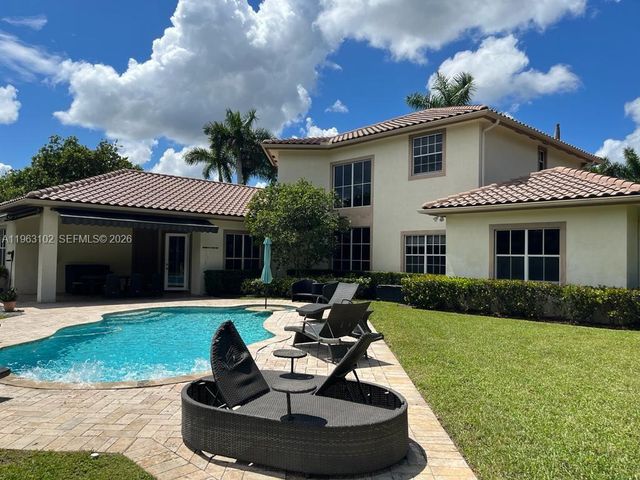 2750 E Jockey Cir E, Davie, FL 33330