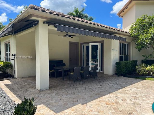 2750 E Jockey Cir E, Davie, FL 33330