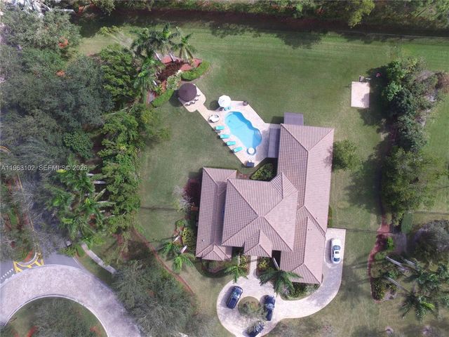 2750 E Jockey Cir E, Davie, FL 33330