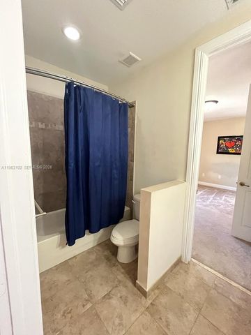 2750 E Jockey Cir E, Davie, FL 33330