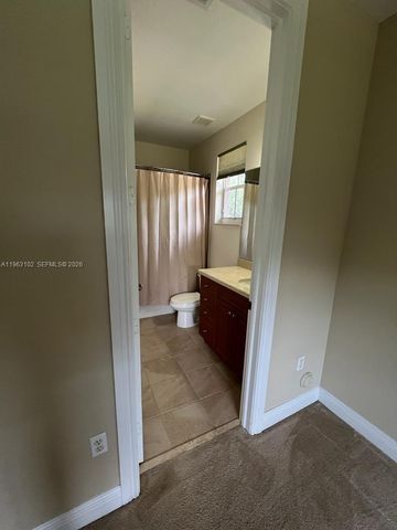 2750 E Jockey Cir E, Davie, FL 33330