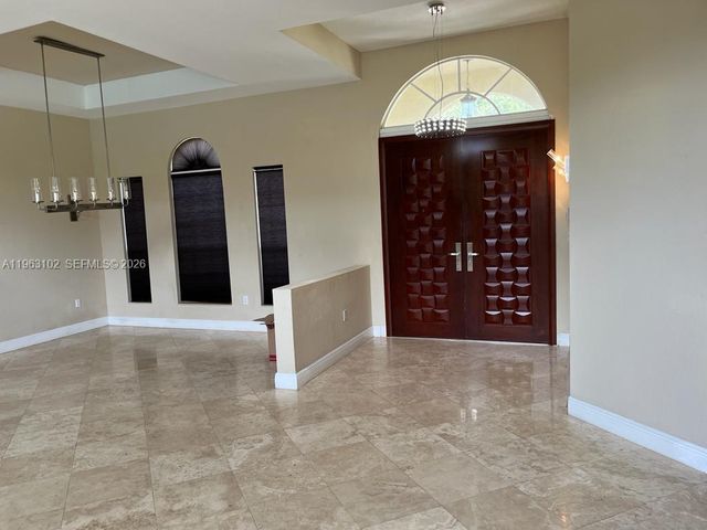 2750 E Jockey Cir E, Davie, FL 33330