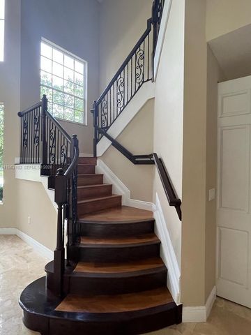 2750 E Jockey Cir E, Davie, FL 33330