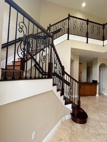 2750 E Jockey Cir E, Davie, FL 33330