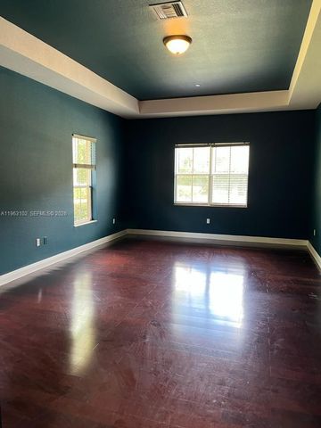 2750 E Jockey Cir E, Davie, FL 33330