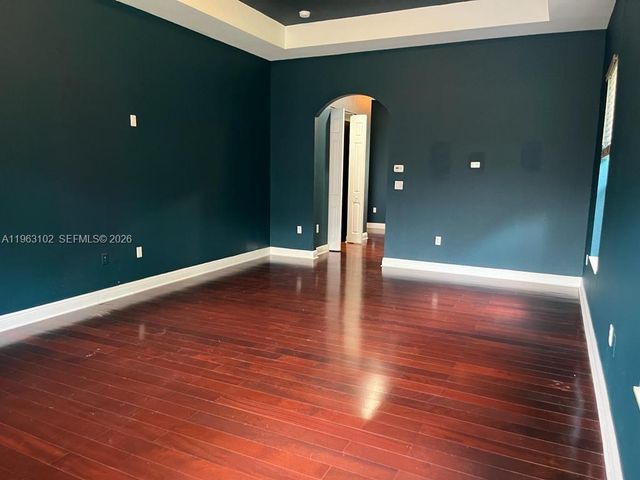 2750 E Jockey Cir E, Davie, FL 33330