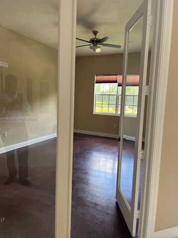 2750 E Jockey Cir E, Davie, FL 33330