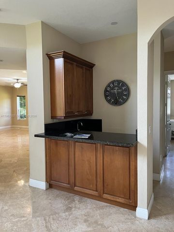 2750 E Jockey Cir E, Davie, FL 33330