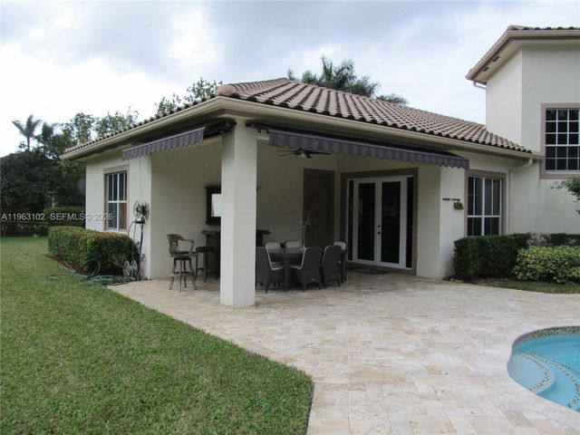 2750 E Jockey Cir E, Davie, FL 33330
