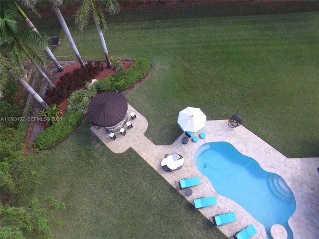 2750 E Jockey Cir E, Davie, FL 33330