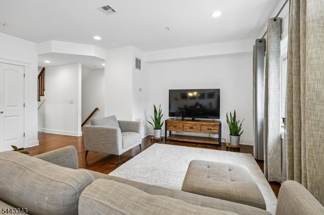 156 Mountain Ave 8, Springfield Twp., NJ 07081