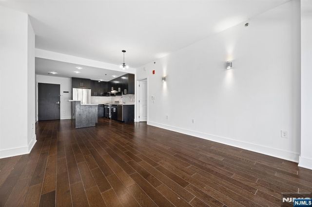 1100 Maxwell Lane 422, Hoboken, NJ 07030
