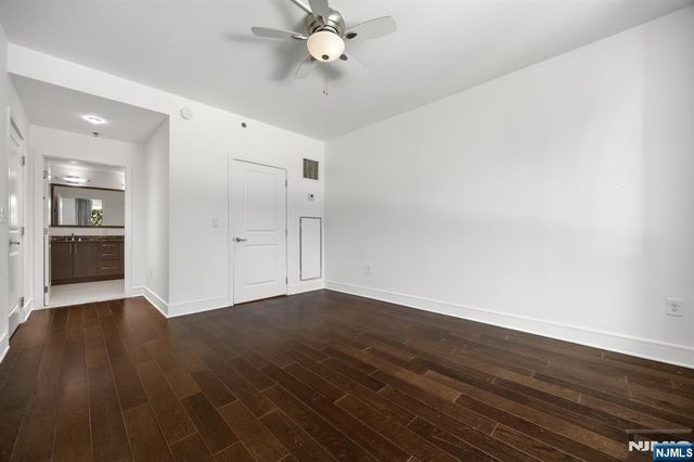 1100 Maxwell Lane 422, Hoboken, NJ 07030