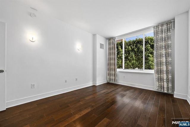 1100 Maxwell Lane 422, Hoboken, NJ 07030