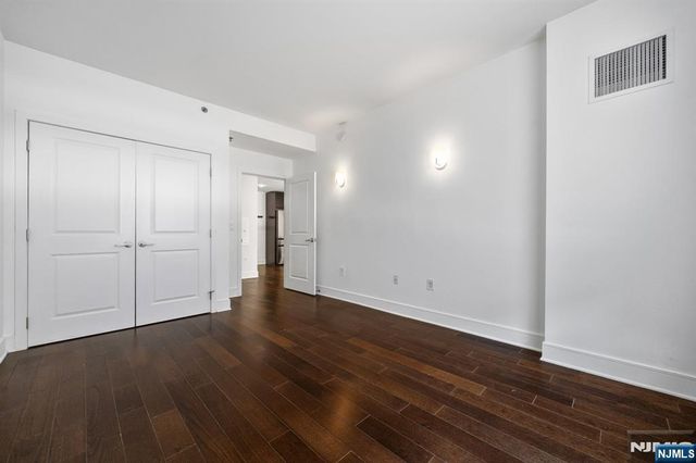 1100 Maxwell Lane 422, Hoboken, NJ 07030