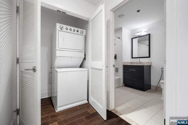 1100 Maxwell Lane 422, Hoboken, NJ 07030