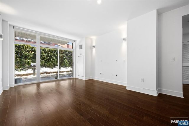 1100 Maxwell Lane 422, Hoboken, NJ 07030