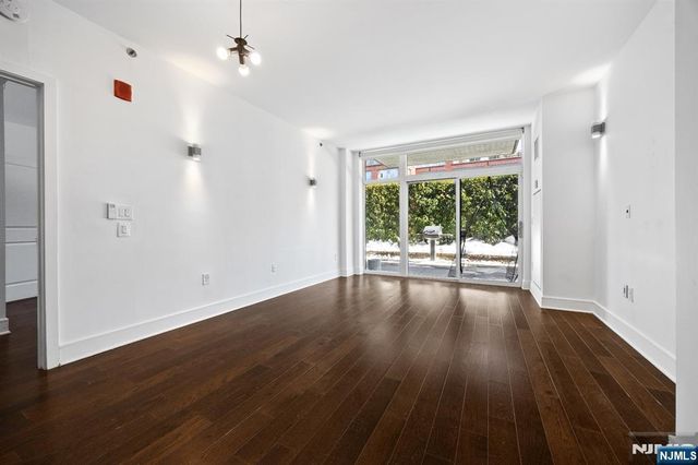 1100 Maxwell Lane 422, Hoboken, NJ 07030