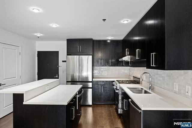 1100 Maxwell Lane 422, Hoboken, NJ 07030