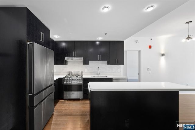 1100 Maxwell Lane 422, Hoboken, NJ 07030