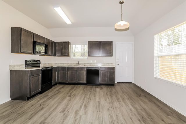 222 Blue Crane Street, Huntsville, TX 77320