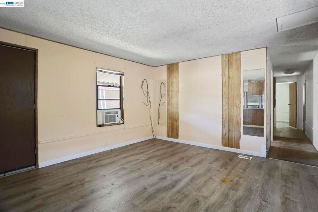 Image 11 of property listing at 5040 JACKSON ST, North Highlands, CA 95660