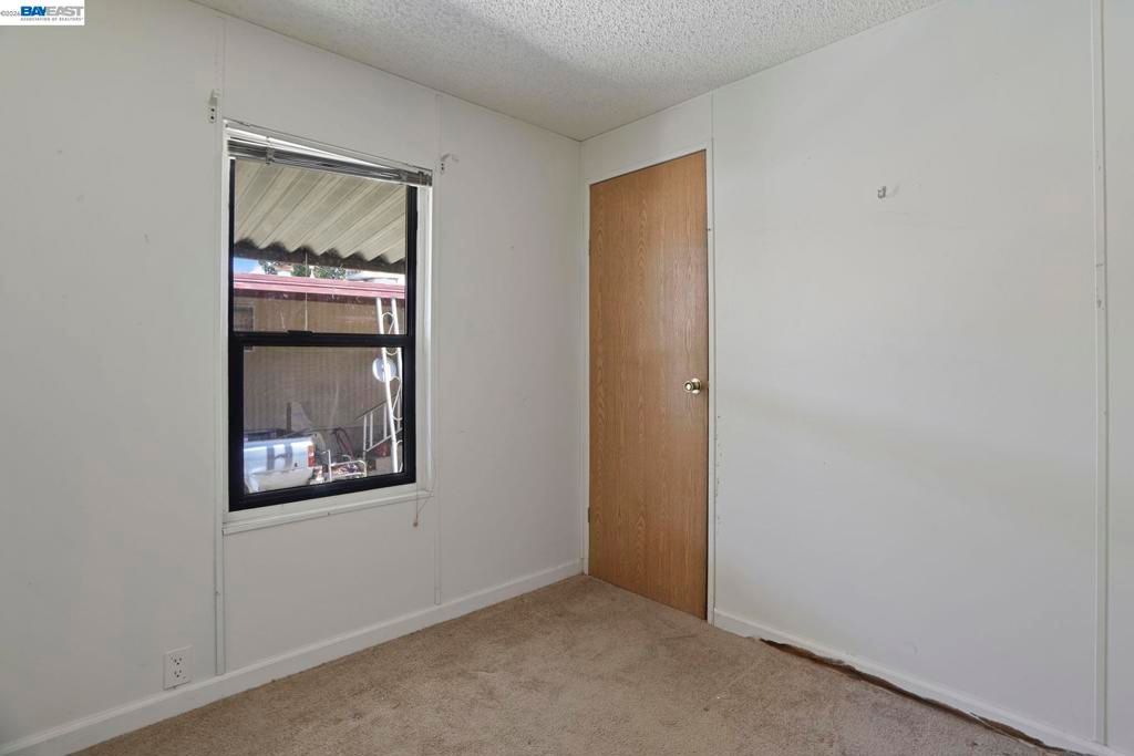 Image 14 of property listing at 5040 JACKSON ST, North Highlands, CA 95660