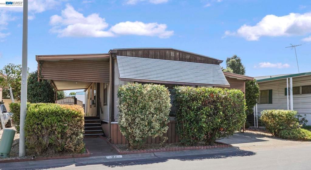 Image 2 of property listing at 5040 JACKSON ST, North Highlands, CA 95660