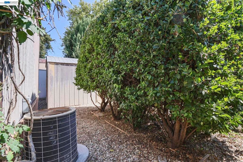 Image 23 of property listing at 5040 JACKSON ST, North Highlands, CA 95660