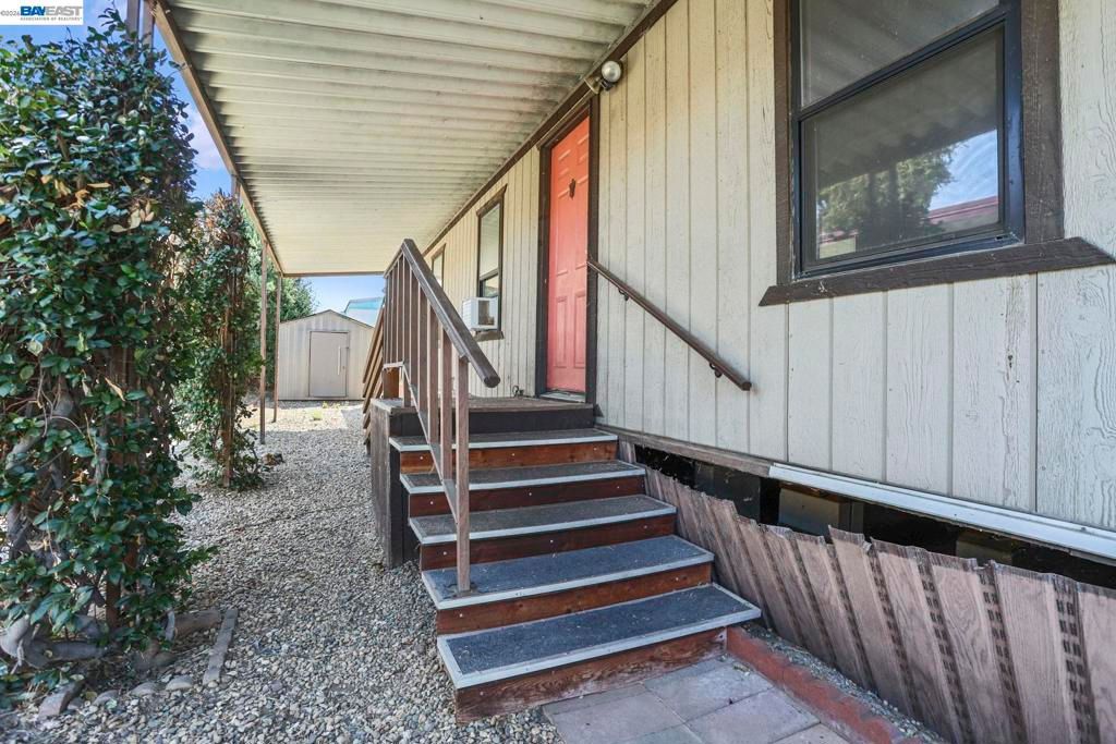 Image 3 of property listing at 5040 JACKSON ST, North Highlands, CA 95660