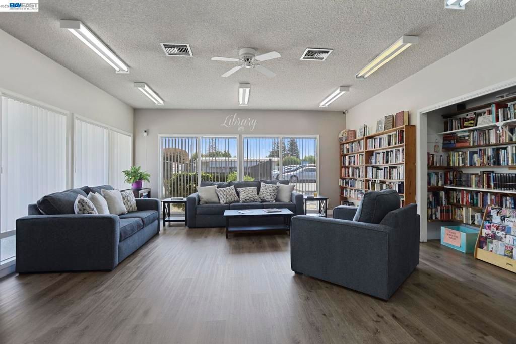 Image 33 of property listing at 5040 JACKSON ST, North Highlands, CA 95660
