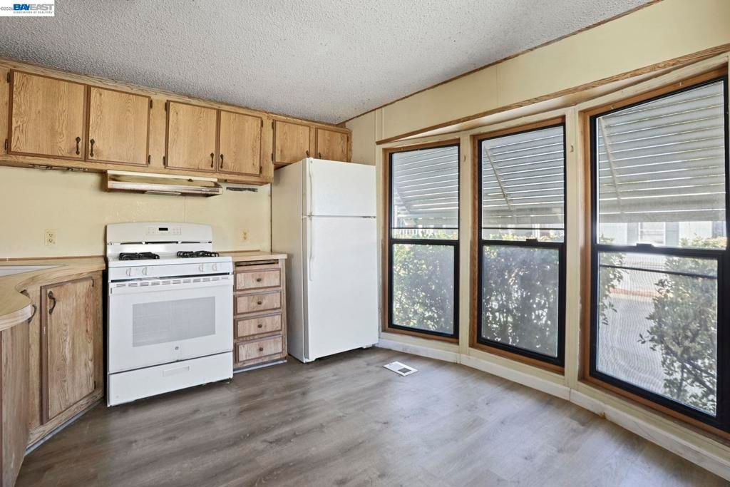 Image 4 of property listing at 5040 JACKSON ST, North Highlands, CA 95660