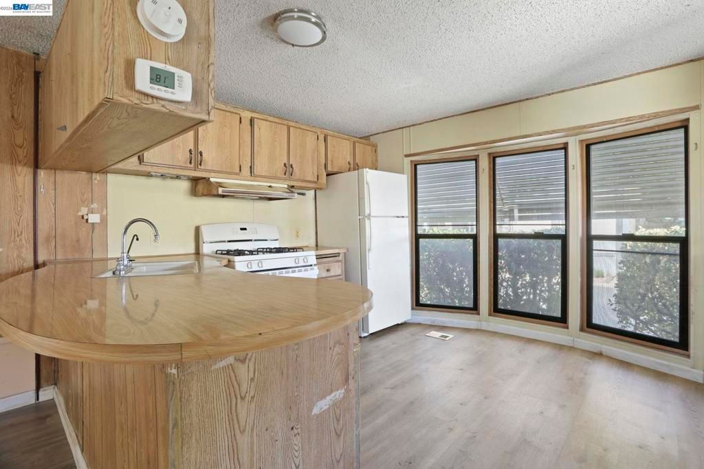 Image 5 of property listing at 5040 JACKSON ST, North Highlands, CA 95660