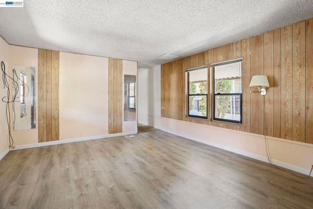 Image 6 of property listing at 5040 JACKSON ST, North Highlands, CA 95660