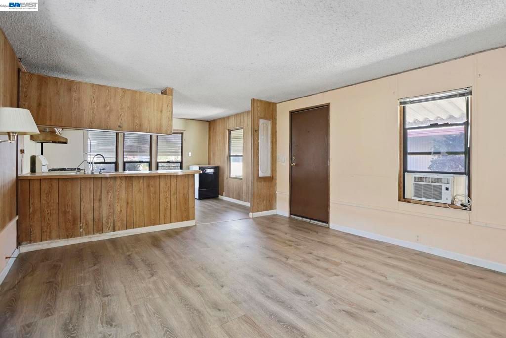 Image 7 of property listing at 5040 JACKSON ST, North Highlands, CA 95660